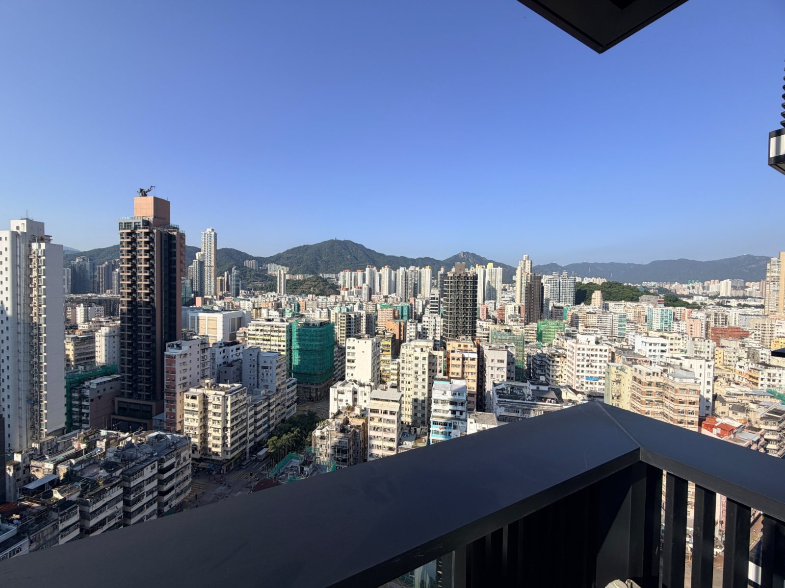 高層露台北望山景
